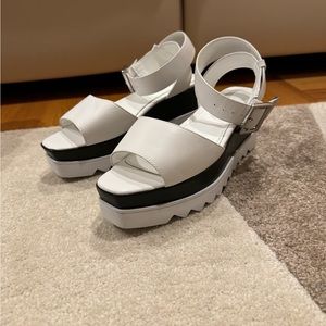 Anne Fontaine beautiful leather sandals.